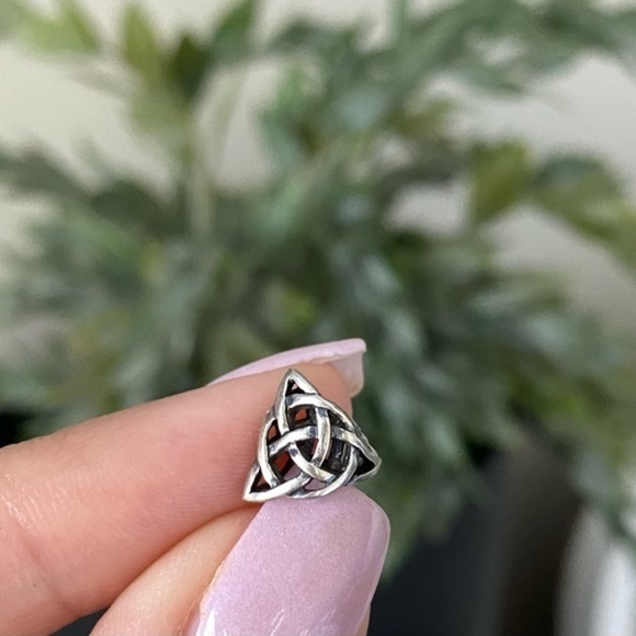 Jewelry - Silver Celtic Knot‎ Charm